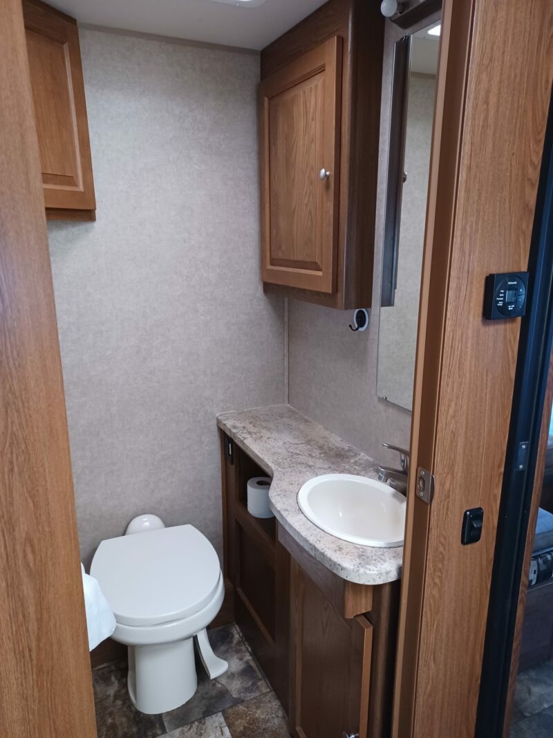 Family-Friendly Class C RV - Image 7