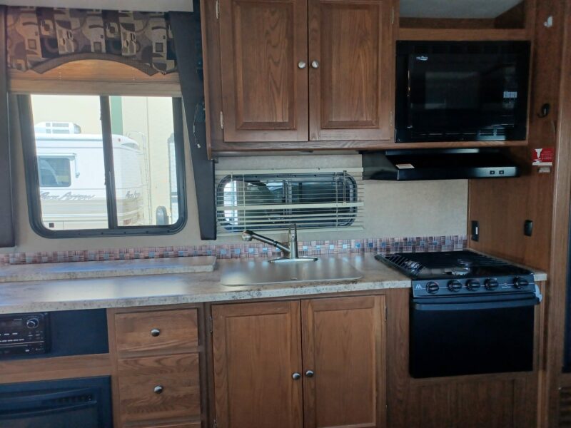 Family-Friendly Class C RV - Image 10
