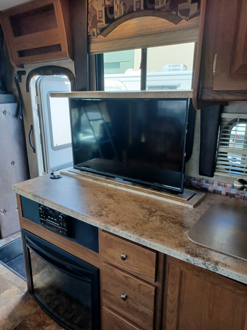 Family-Friendly Class C RV - Image 11