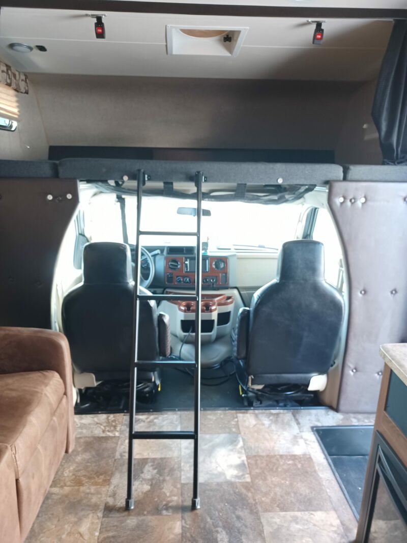Family-Friendly Class C RV - Image 15