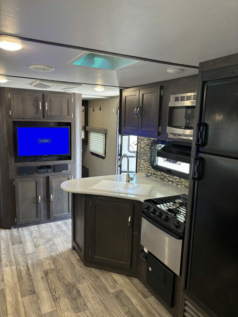 "Marylisas kid and pet approved RV" 2018 Outback ultra lite - Image 4
